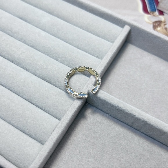 ✨NEW color LAUNCH✨s925 Stamped circle shapes adjustable ring. 3 colors for women - Picture 3 of 11